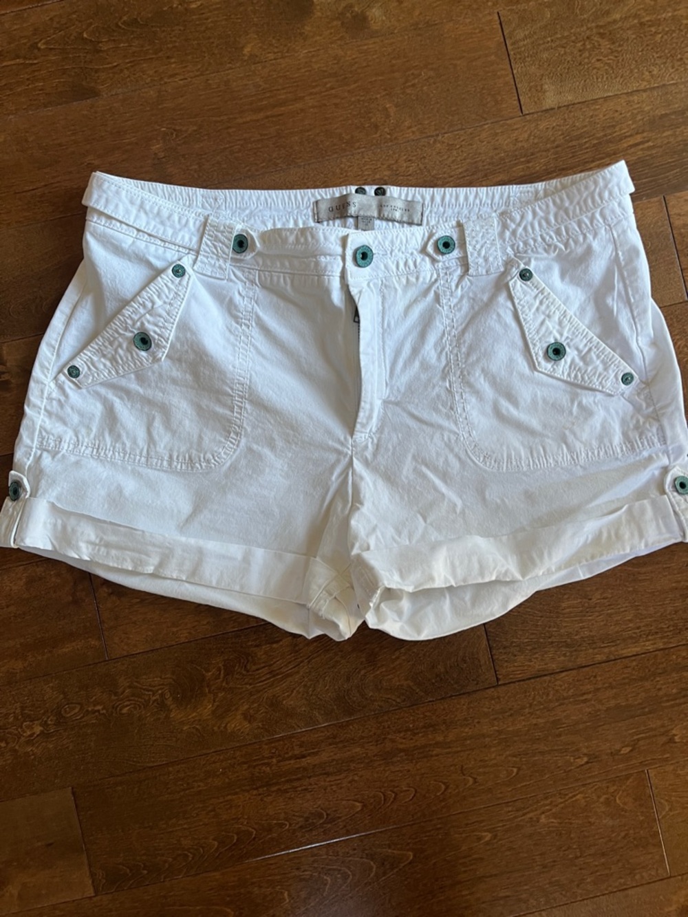 Guess like newWomen’s White Casual Button-Accent Shorts
